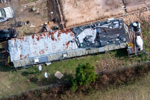 A photo of a rundown home at co<em></em>lony Ridge.