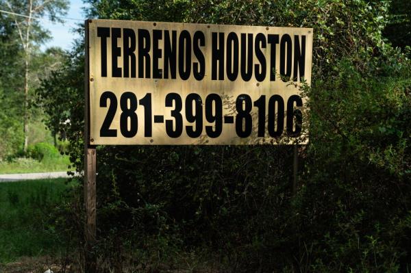 A sign on co<em></em>lony Ridge