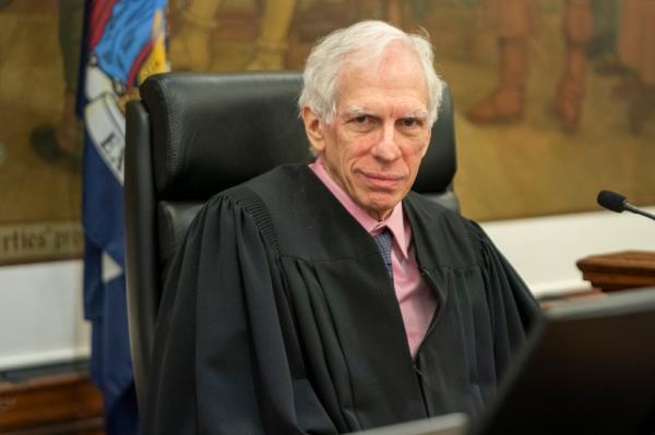 Manhattan Supreme Court Justice Arthur Engoron lost his patience during former President Do<em></em>nald Trump's civil fraud trial and warned Trump's lawyers to not waste his time.