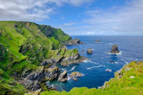 Hermaness Natio<em></em>nal Nature Reserve, a dramatic cliff-top setting and a refuge of thousands of seabirds